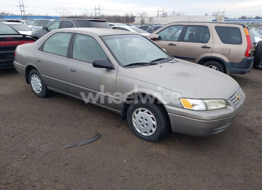 1998 Toyota Camry LE (VIN 4T1BG22K4WU378673) main photo