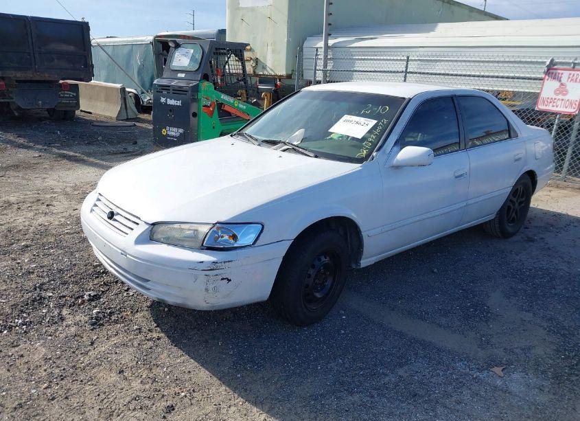 Photo 2 of 1998 Toyota Camry LE (VIN 4T1BG22K4WU840021)