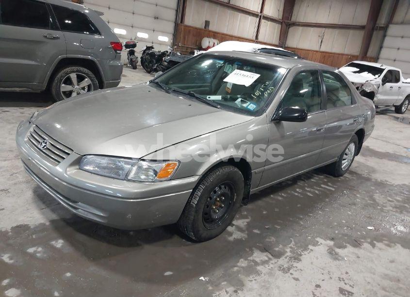 Photo 2 of 1999 Toyota Camry LE (VIN 4T1BG22K4XU582391)