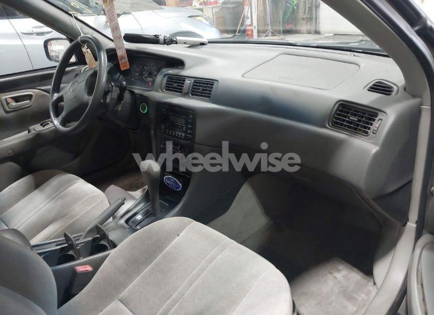 Photo 5 of 1999 Toyota Camry LE (VIN 4T1BG22K4XU582391)