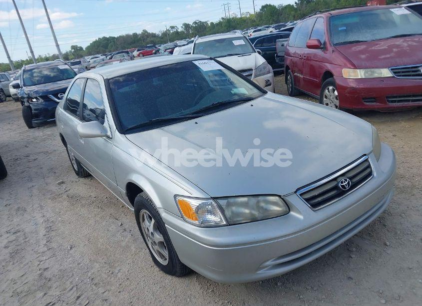2000 Toyota Camry LE (VIN 4T1BG22K4YU705284) main photo