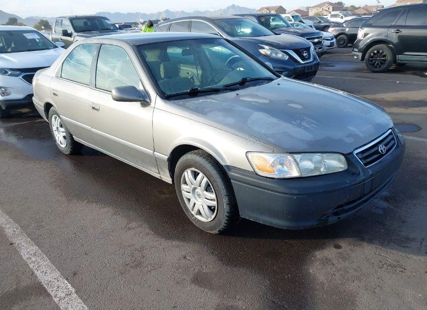 2001 Toyota Camry LE (VIN 4T1BG22K51U018899) main photo