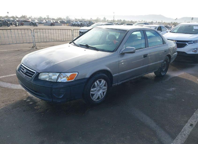 Photo 2 of 2001 Toyota Camry LE (VIN 4T1BG22K51U018899)