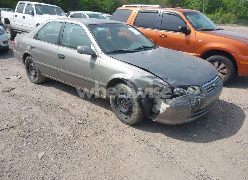 2001 Toyota Camry LE (VIN 4T1BG22K51U053555) main photo
