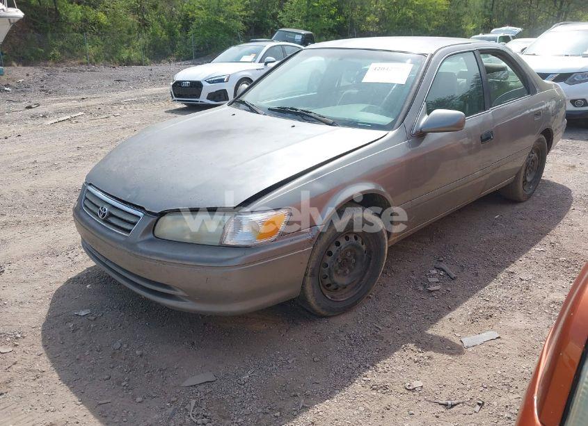 Photo 2 of 2001 Toyota Camry LE (VIN 4T1BG22K51U053555)