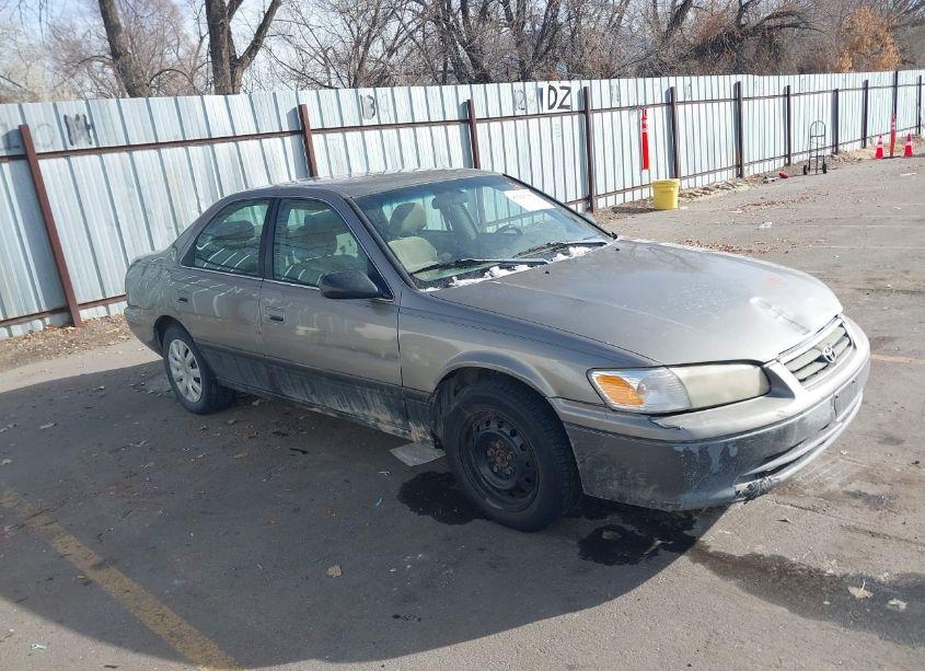 2001 Toyota Camry LE (VIN 4T1BG22K51U074941) main photo