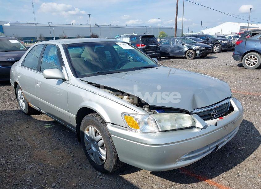 2001 Toyota Camry LE (VIN 4T1BG22K51U830610) main photo