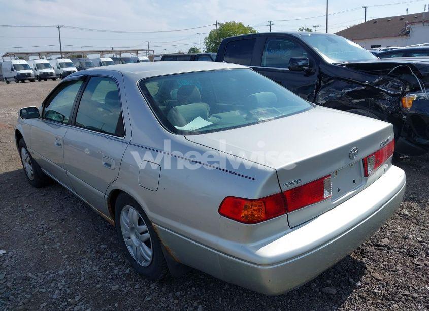 Photo 3 of 2001 Toyota Camry LE (VIN 4T1BG22K51U830610)