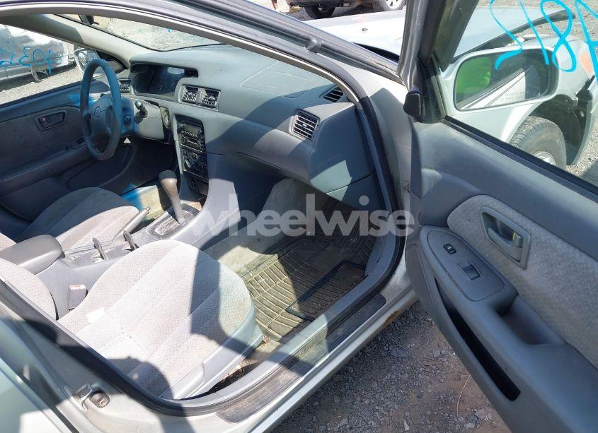 Photo 5 of 2001 Toyota Camry LE (VIN 4T1BG22K51U830610)