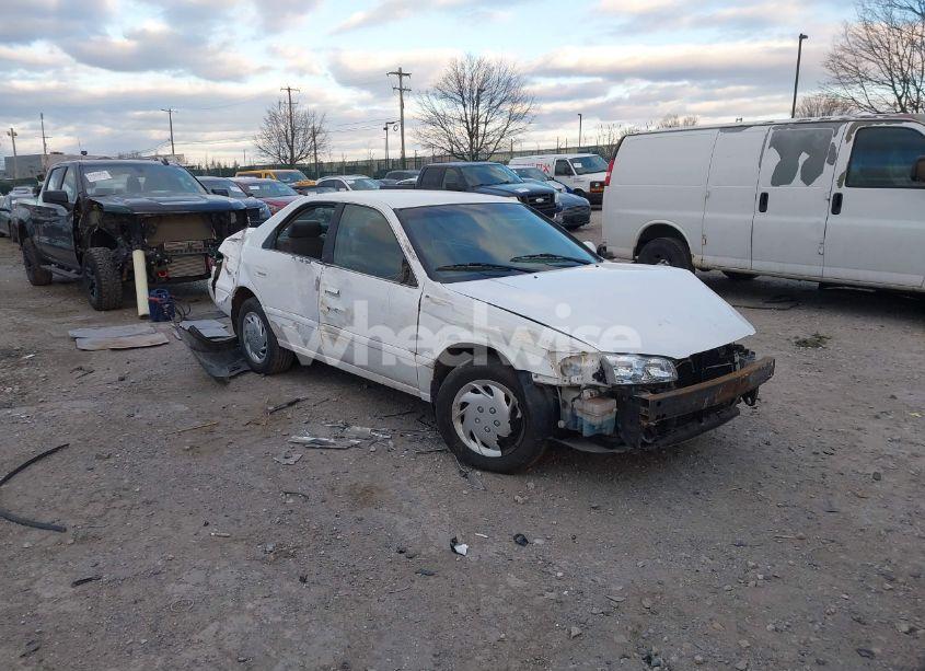 2001 Toyota Camry CE (VIN 4T1BG22K51U838352) main photo