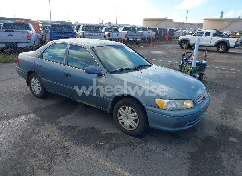 2001 Toyota Camry LE (VIN 4T1BG22K51U854177) main photo