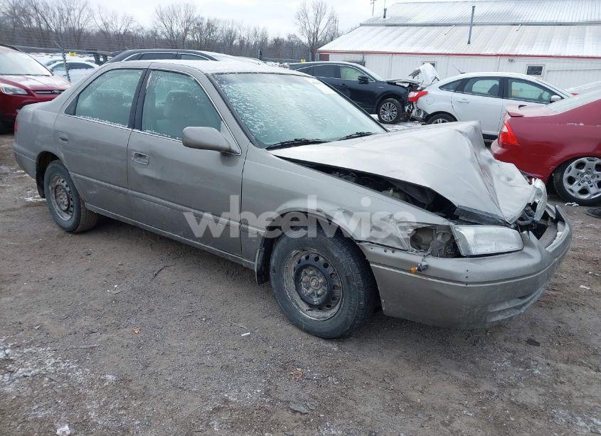 1997 Toyota Camry LE (VIN 4T1BG22K5VU044604) main photo