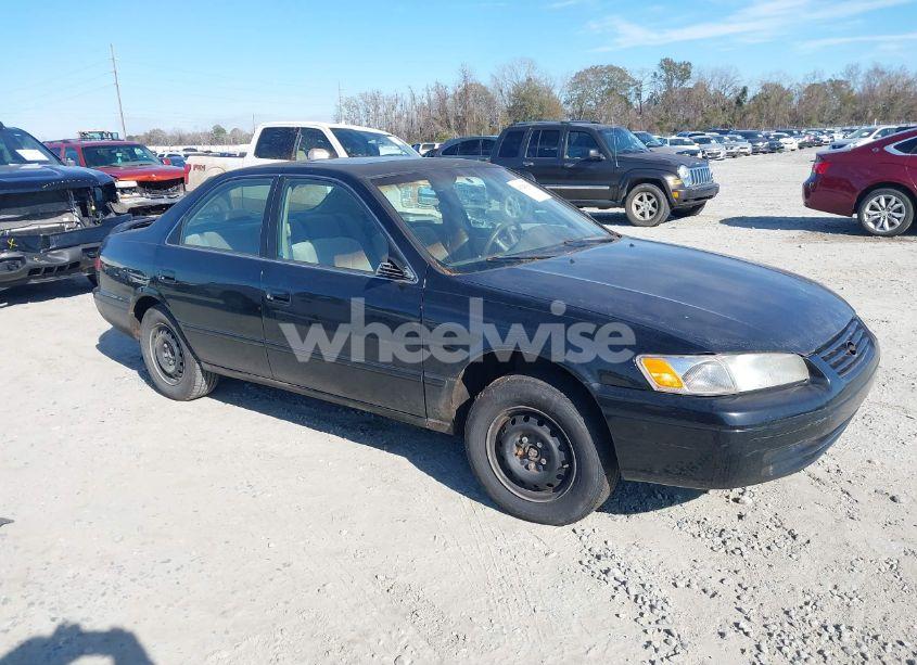 1998 Toyota Camry LE (VIN 4T1BG22K5WU267713) main photo
