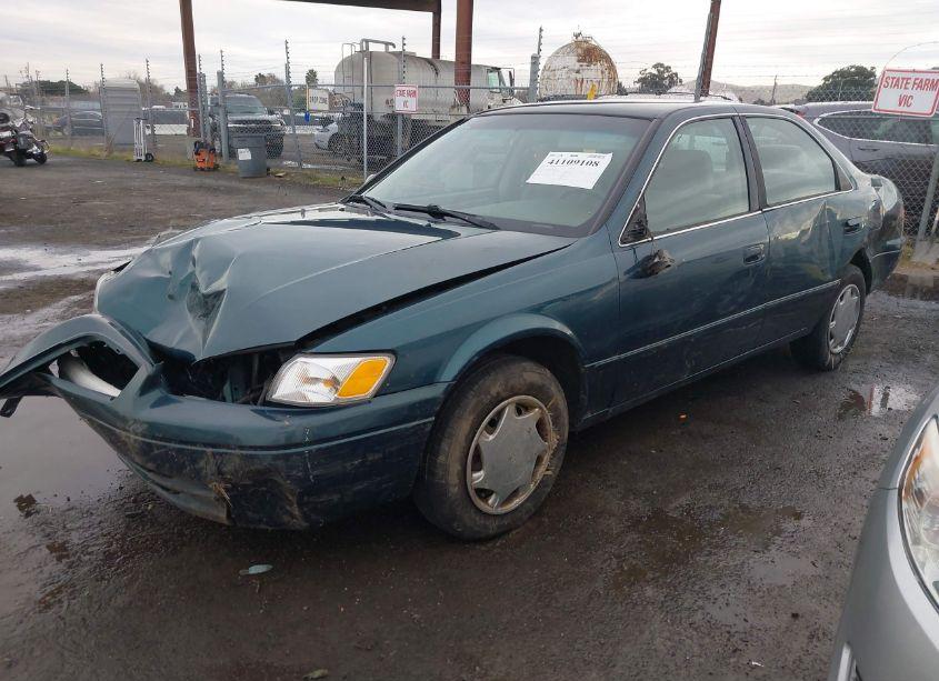 Photo 2 of 1998 Toyota Camry CE (VIN 4T1BG22K5WU280428)