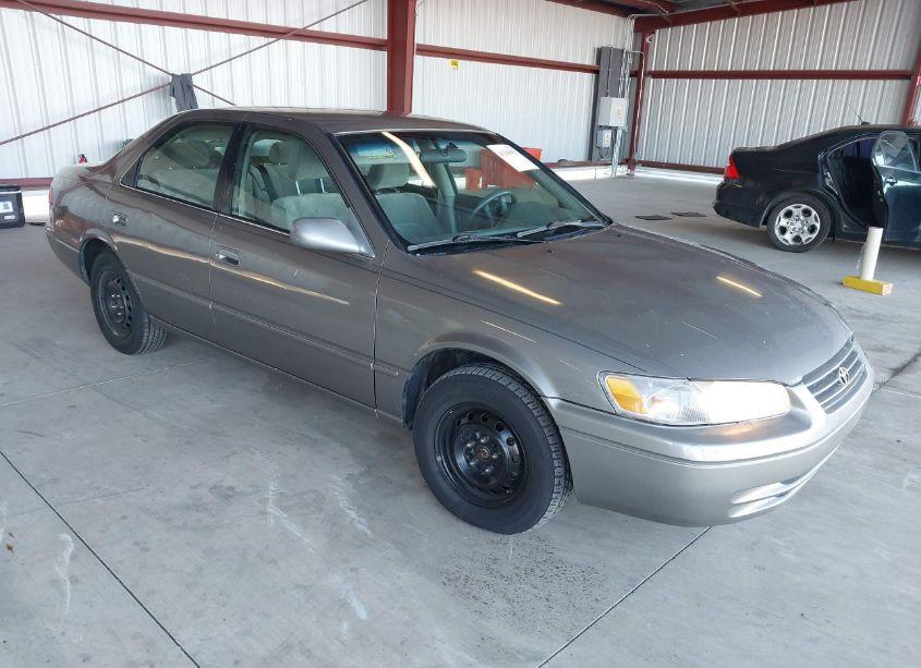 1998 Toyota Camry LE (VIN 4T1BG22K5WU303934) main photo