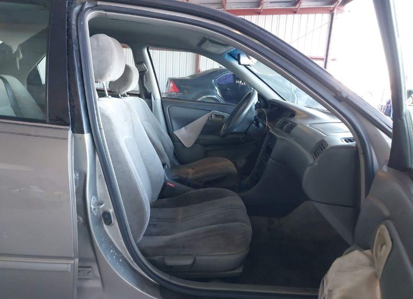 Photo 5 of 1998 Toyota Camry LE (VIN 4T1BG22K5WU303934)