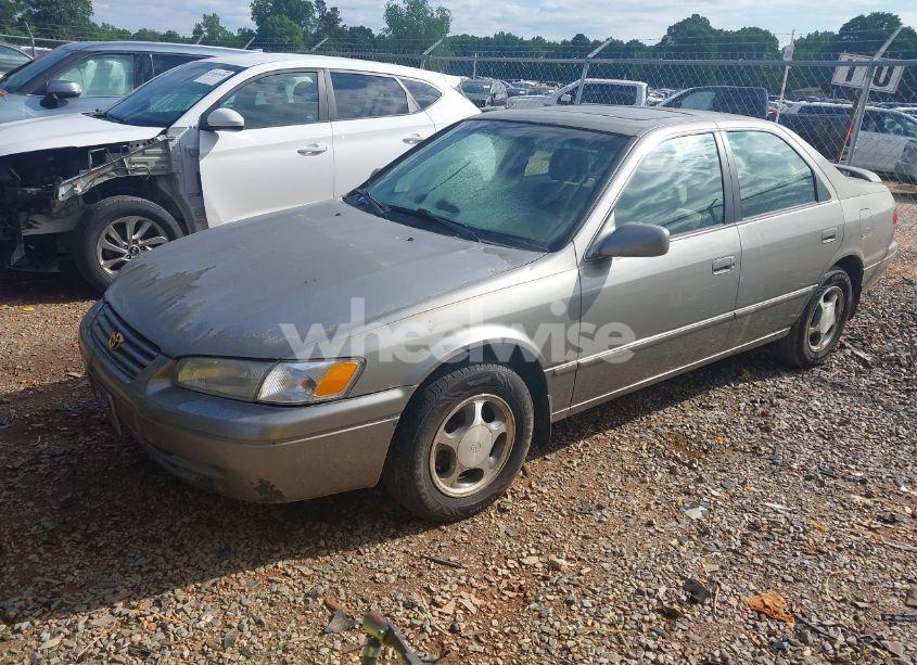 Photo 2 of 1998 Toyota Camry LE (VIN 4T1BG22K5WU305215)