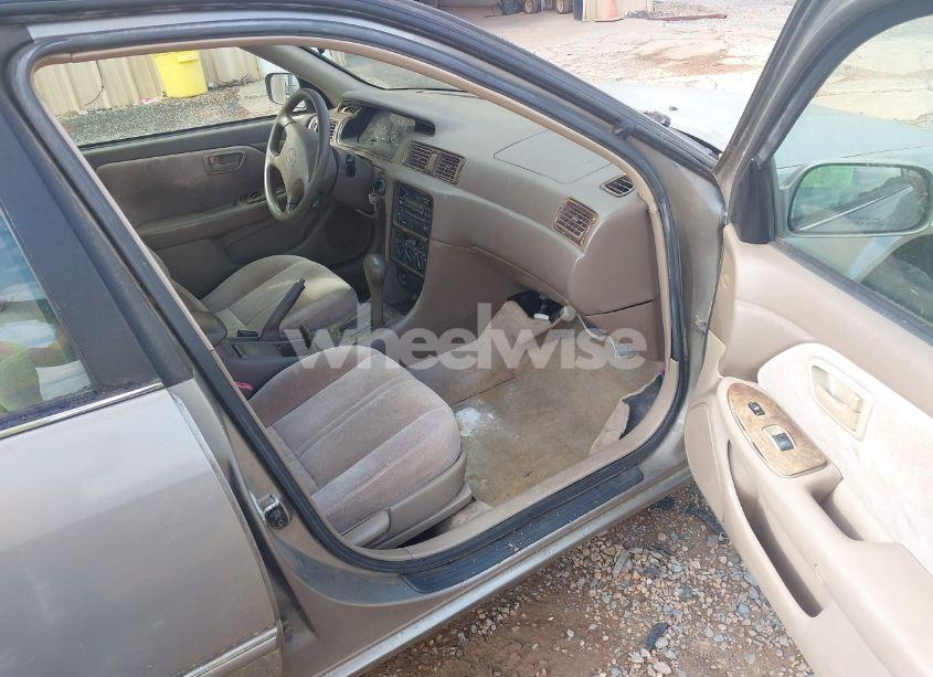 Photo 5 of 1998 Toyota Camry LE (VIN 4T1BG22K5WU305215)