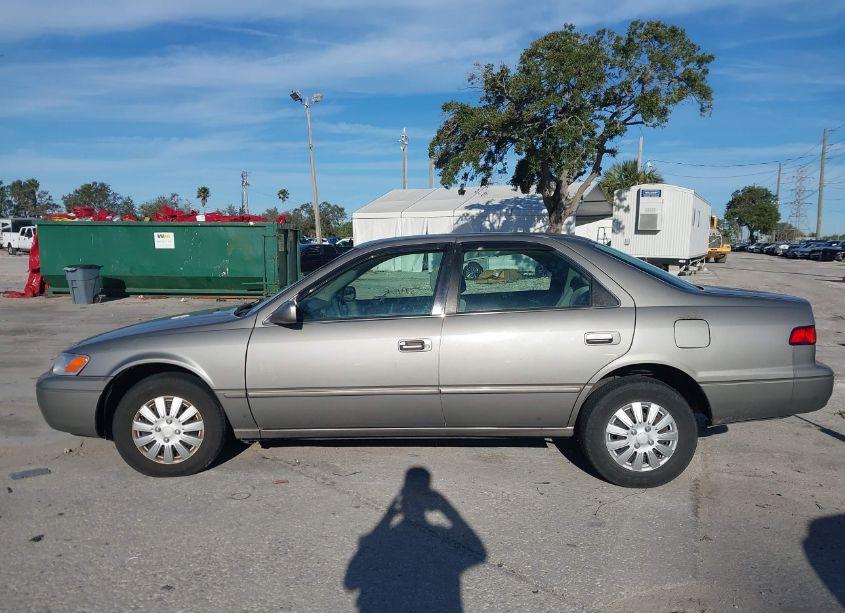 Photo 13 of 1998 Toyota Camry LE (VIN 4T1BG22K5WU318529)