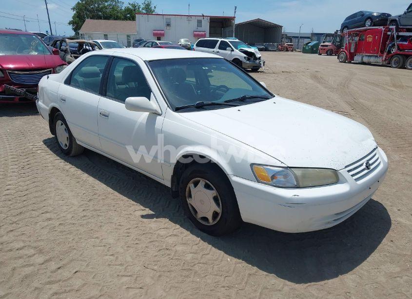 1998 Toyota Camry CE (VIN 4T1BG22K5WU859676) main photo