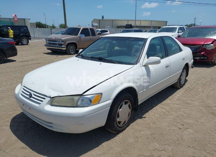 Photo 2 of 1998 Toyota Camry CE (VIN 4T1BG22K5WU859676)