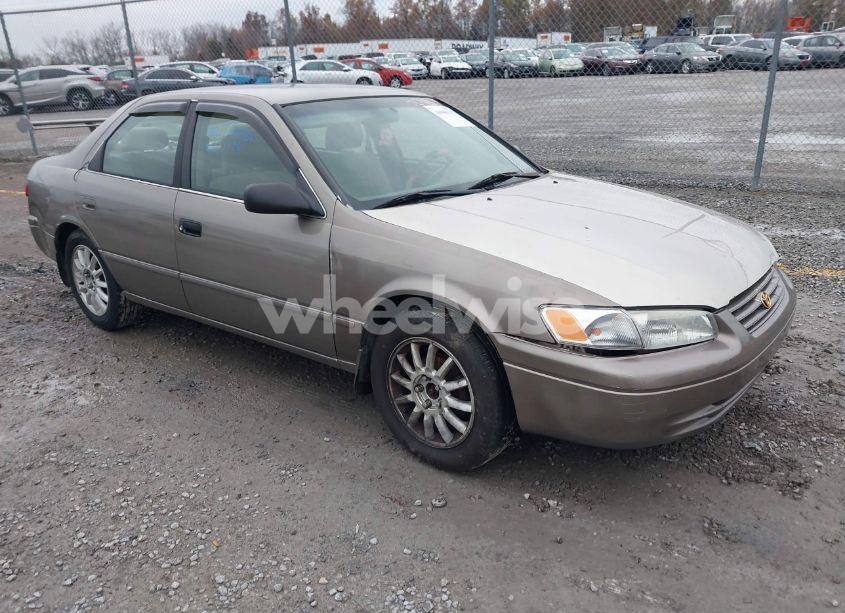 1999 Toyota Camry LE (VIN 4T1BG22K5XU467475) main photo