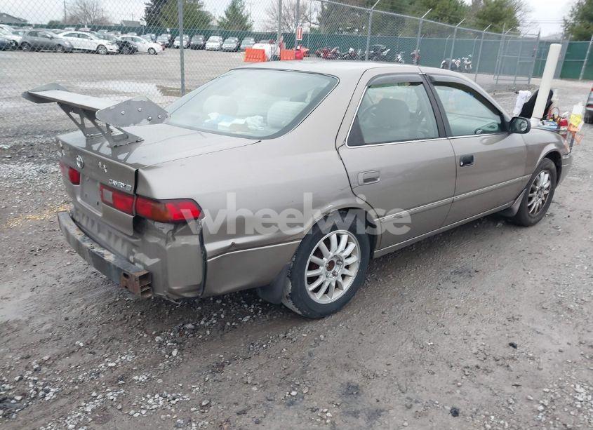 Photo 4 of 1999 Toyota Camry LE (VIN 4T1BG22K5XU467475)