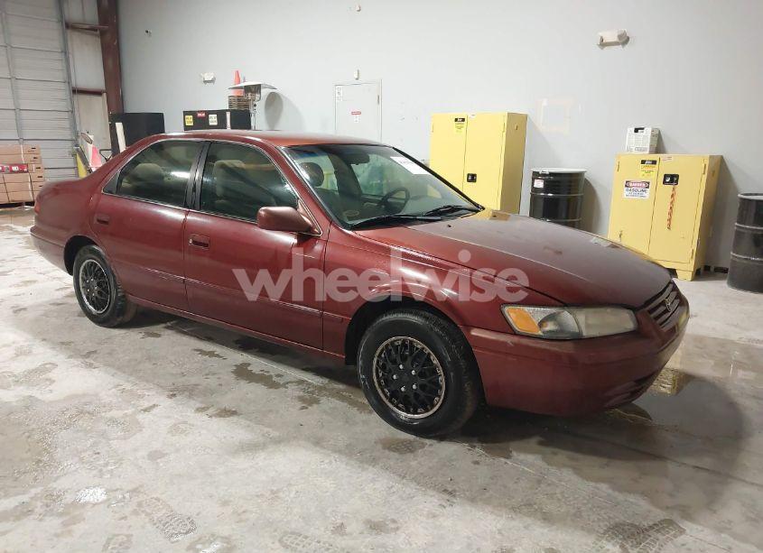 1999 Toyota Camry LE (VIN 4T1BG22K5XU602440) main photo