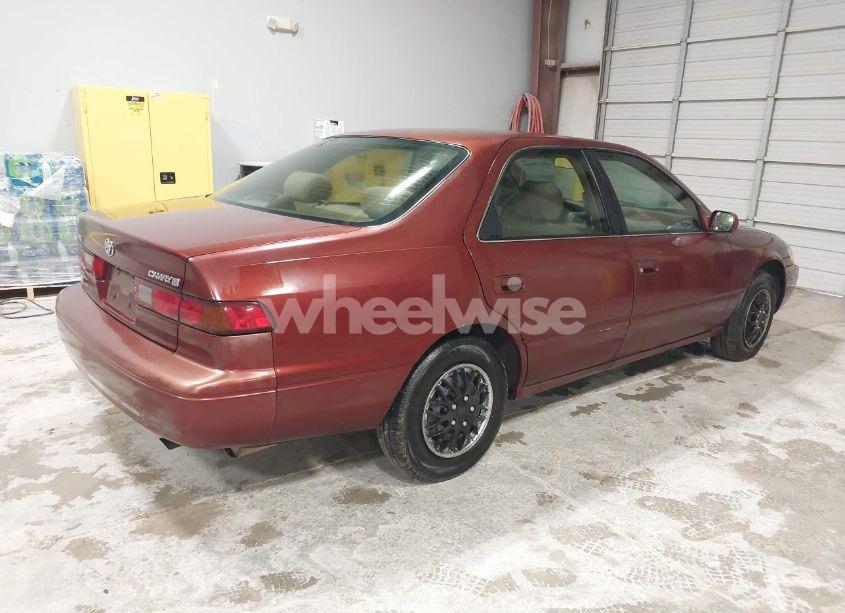 Photo 4 of 1999 Toyota Camry LE (VIN 4T1BG22K5XU602440)