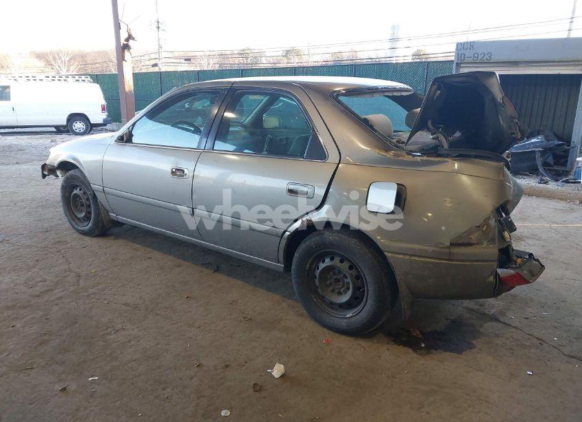 Photo 3 of 2000 Toyota Camry CE (VIN 4T1BG22K5YU658878)