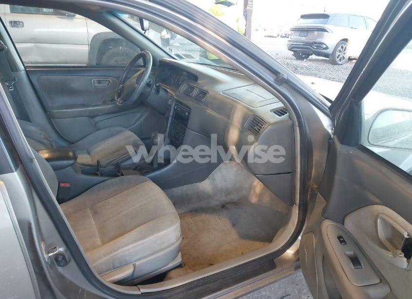 Photo 5 of 2000 Toyota Camry CE (VIN 4T1BG22K5YU658878)