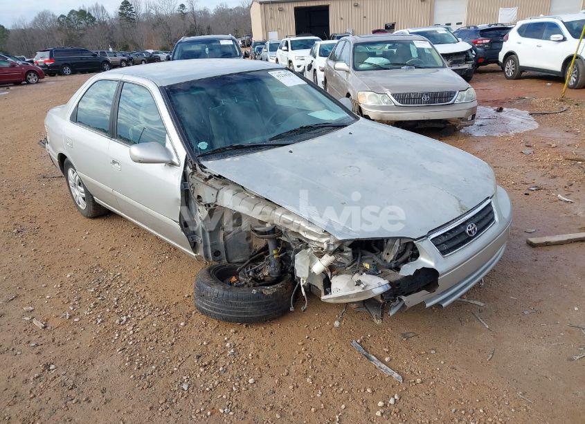 2000 Toyota Camry LE (VIN 4T1BG22K5YU677186) main photo