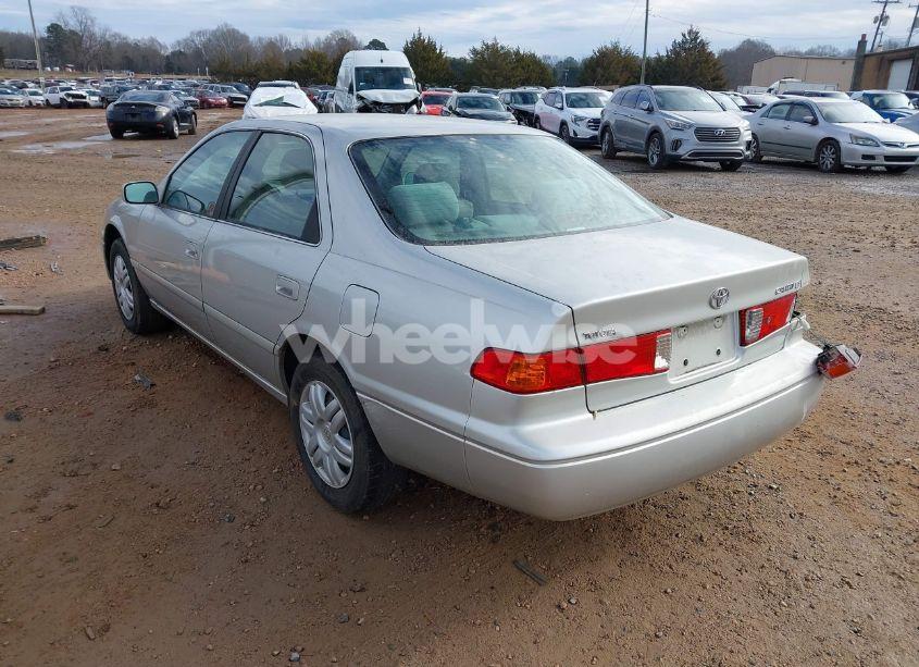 Photo 3 of 2000 Toyota Camry LE (VIN 4T1BG22K5YU677186)