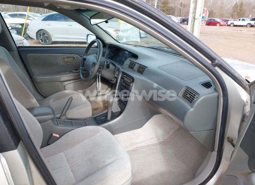 Photo 5 of 2000 Toyota Camry LE (VIN 4T1BG22K5YU677186)