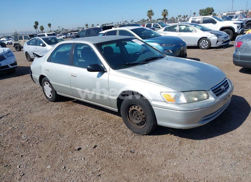 2000 Toyota Camry CE (VIN 4T1BG22K5YU715984) main photo