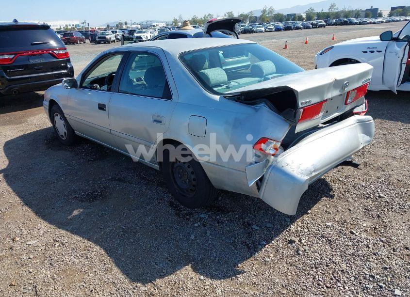 Photo 3 of 2000 Toyota Camry CE (VIN 4T1BG22K5YU715984)