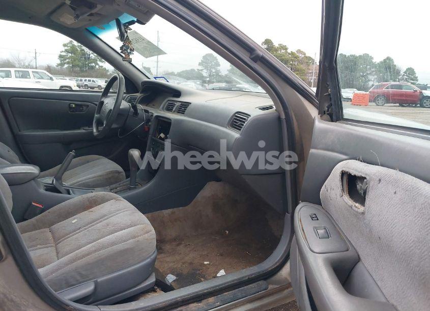 Photo 5 of 2001 Toyota Camry CE/LE/XLE (VIN 4T1BG22K61U050405)