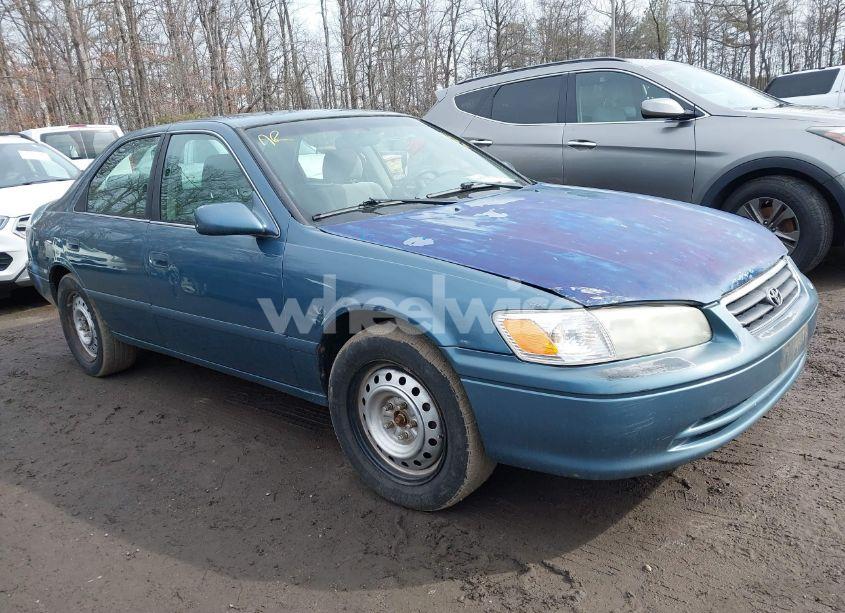 2001 Toyota Camry LE (VIN 4T1BG22K61U776489) main photo