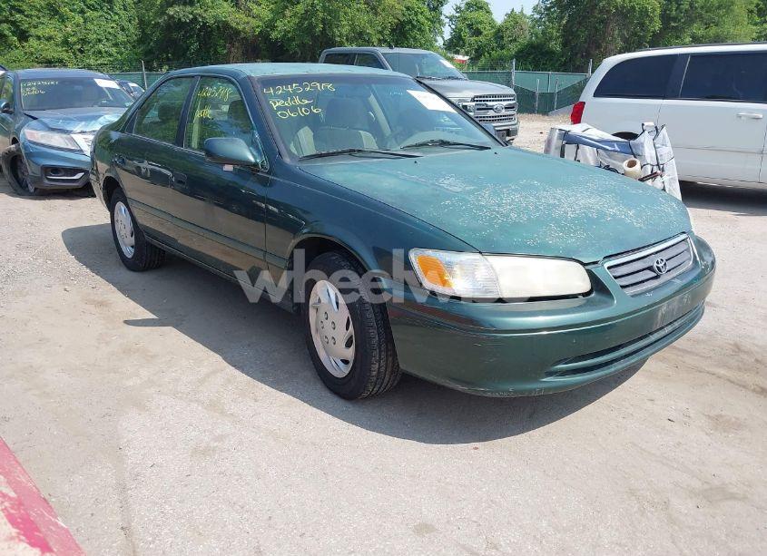 2001 Toyota Camry LE (VIN 4T1BG22K61U835511) main photo