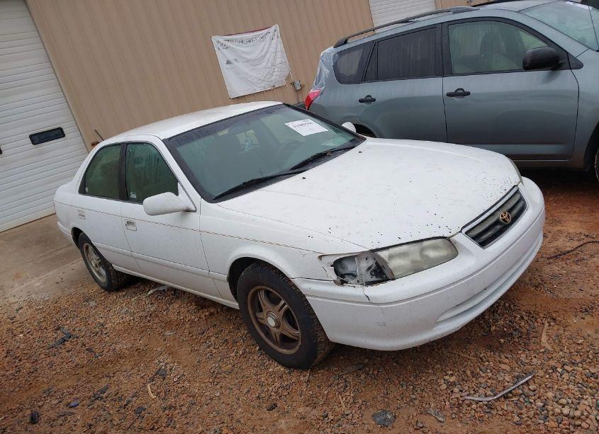 2001 Toyota Camry LE (VIN 4T1BG22K61U836156) main photo