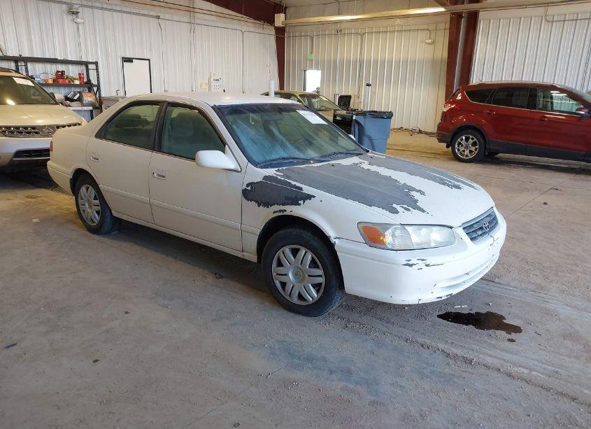 2001 Toyota Camry LE (VIN 4T1BG22K61U836660) main photo