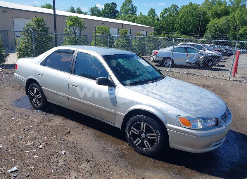 2001 Toyota Camry LE (VIN 4T1BG22K61U862501) main photo