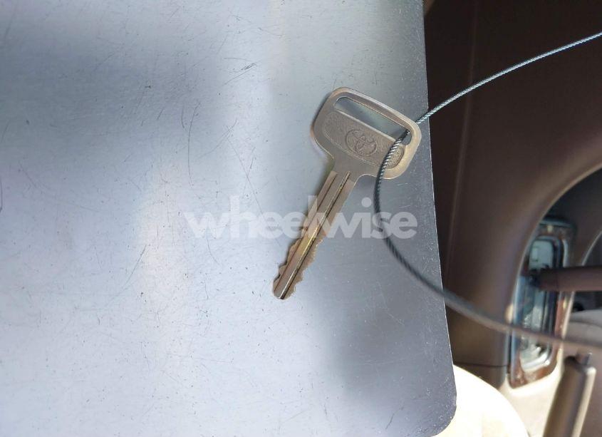 Photo 11 of 1998 Toyota Camry LE (VIN 4T1BG22K6WU342323)