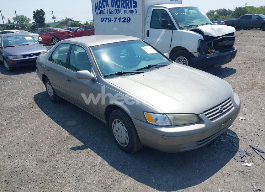 1998 Toyota Camry LE (VIN 4T1BG22K6WU367190) main photo