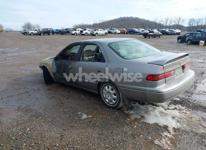 Photo 3 of 1998 Toyota Camry LE (VIN 4T1BG22K6WU370641)