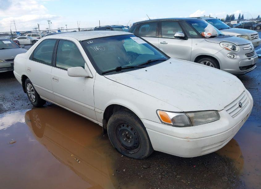 1999 Toyota Camry LE (VIN 4T1BG22K6XU502170) main photo