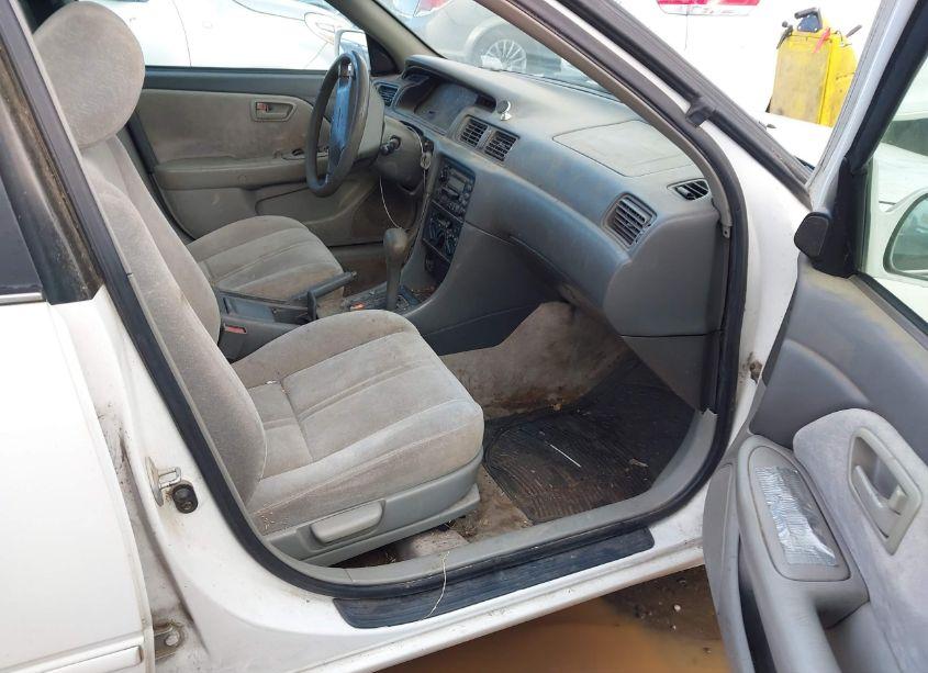 Photo 5 of 1999 Toyota Camry LE (VIN 4T1BG22K6XU502170)