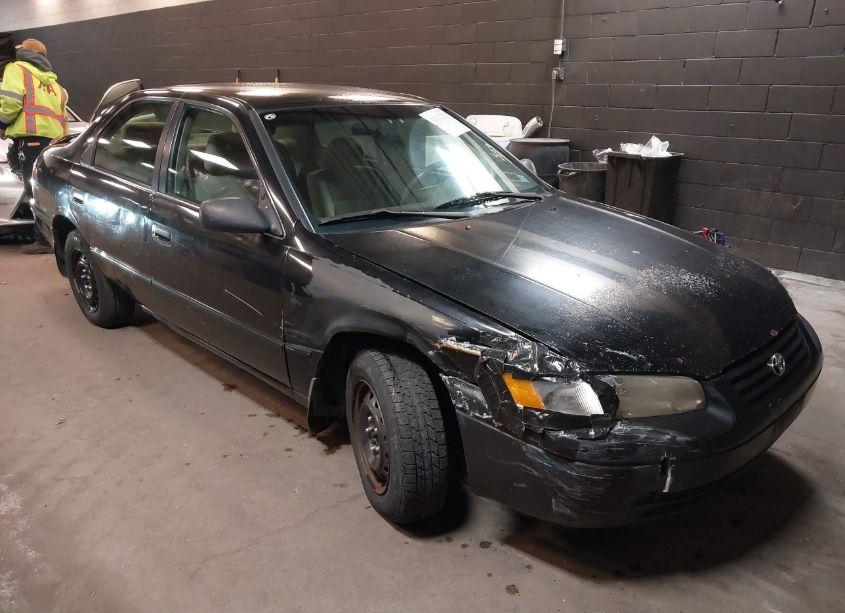 1999 Toyota Camry LE (VIN 4T1BG22K6XU586040) main photo