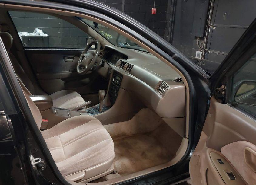 Photo 5 of 1999 Toyota Camry LE (VIN 4T1BG22K6XU586040)