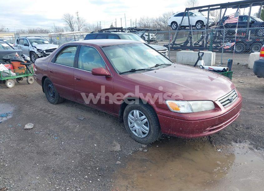 2000 Toyota Camry LE (VIN 4T1BG22K6YU686107) main photo